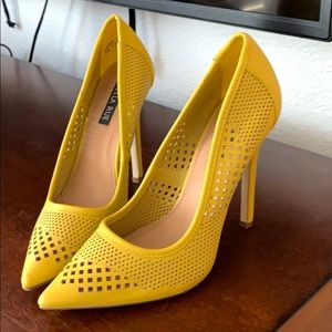 Fun yellow heels! Size 7.5